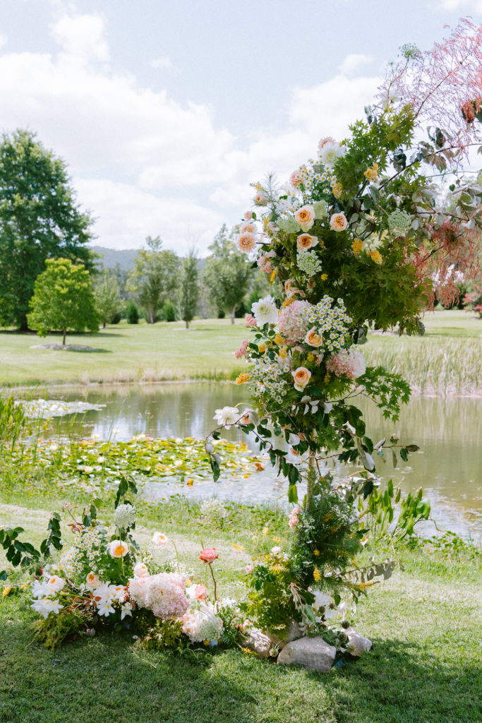 Wedding floral installation by River & Eve at Redleaf Wollombi.